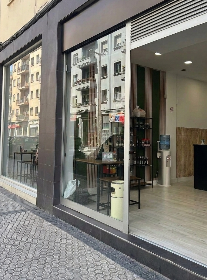 Local antiguo y deteriorado antes del rotulado por Yoka Rótulos